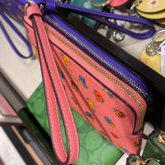 Coach Corner Zip Wristlet With Mini Vintage Rose Print Pink Lemonade Multi - Picture 3 of 16